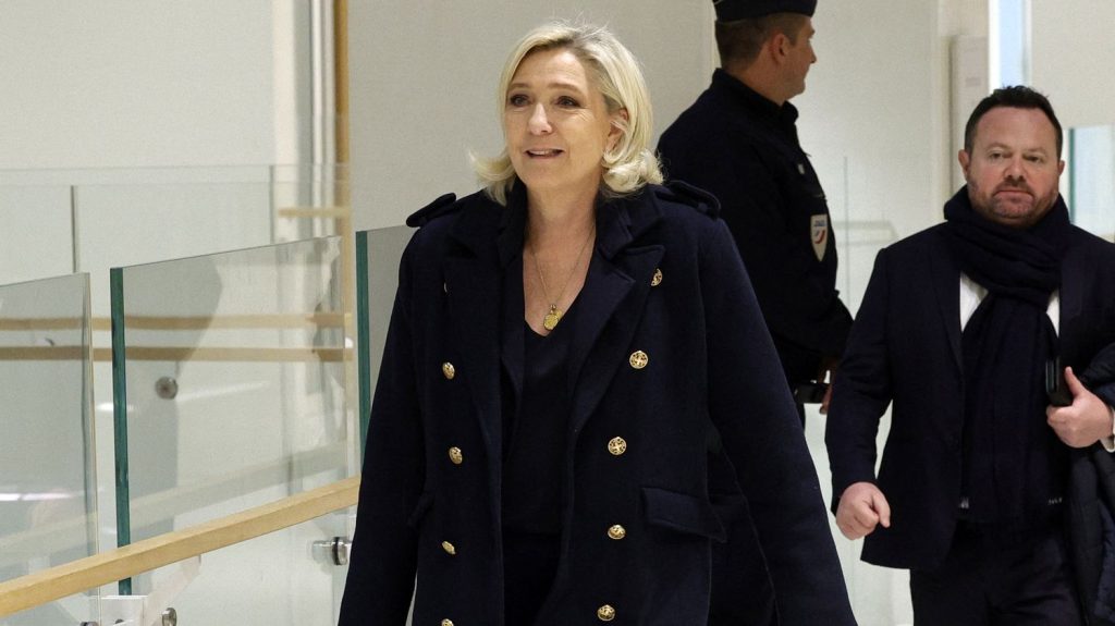 cinq ans de prison, dont trois avec sursis, et cinq ans d’inéligibilité requis contre Marine Le Pen