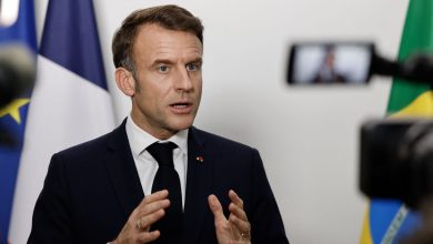 Emmanuel Macron dénonce la « posture d’escalade » de la Russie et appelle Vladimir Poutine « à la raison »