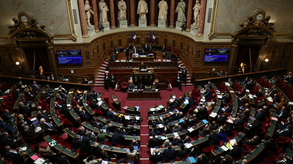 le Sénat adopte le projet de loi, sénateurs et députés se réuniront pour tenter de trouver un compromis