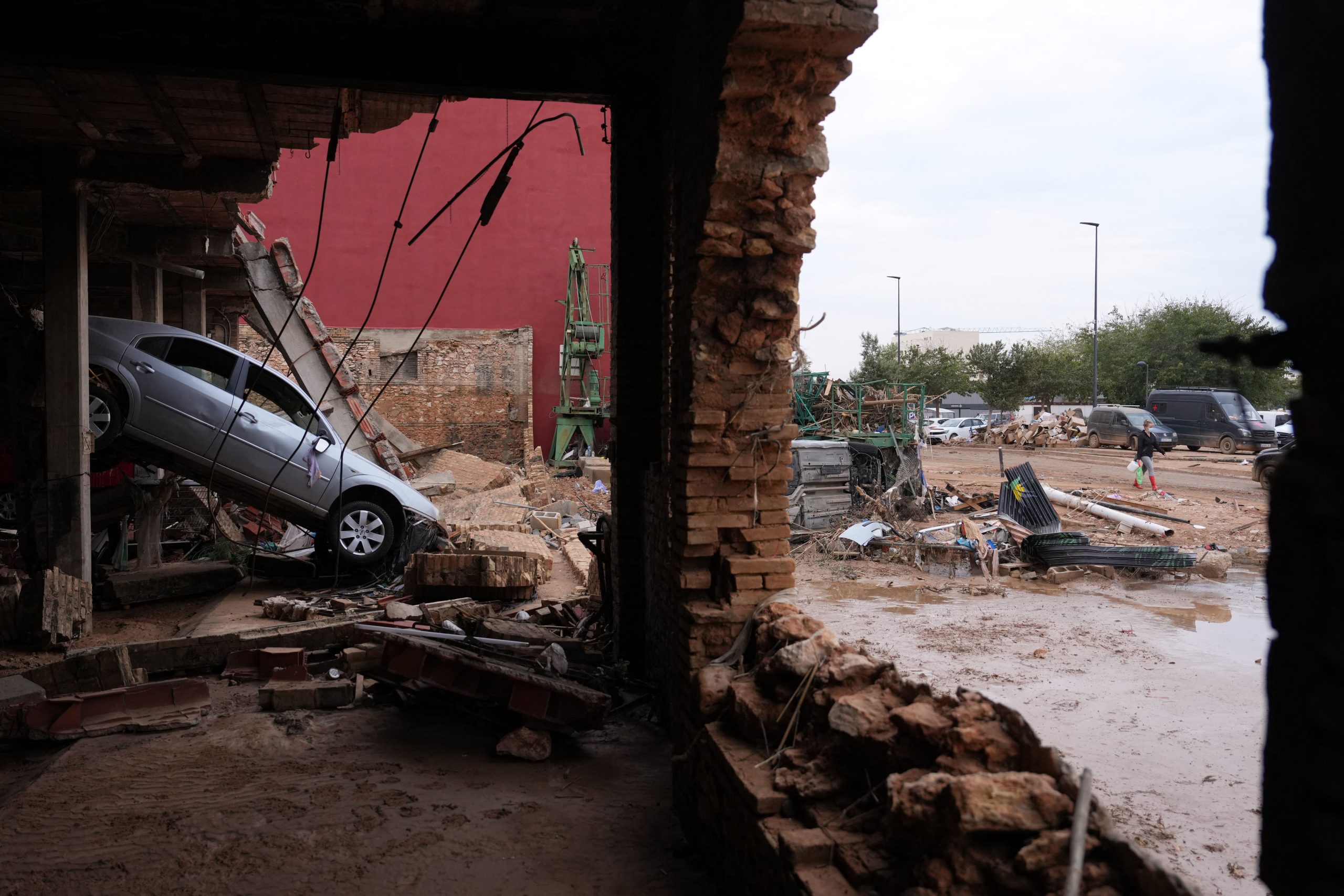 un ouvrier décède près de Valence dans l’effondrement du toit d’une école touchée par les inondations