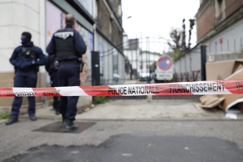 un homme abattu par la police à Villeneuve-Saint-Georges, après avoir menacé les policiers