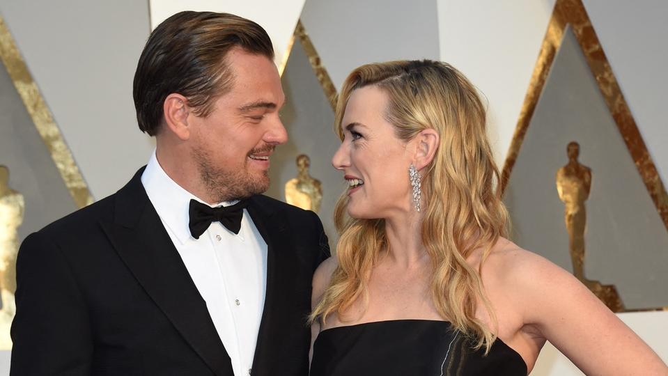 Leonardo Di Caprio et Kate Winslet échangent une claque 27 ans après Titanic (Vidéo)