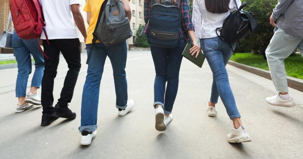 un enseignant giflé par un élève qui refusait d’enlever sa veste islamique en classe