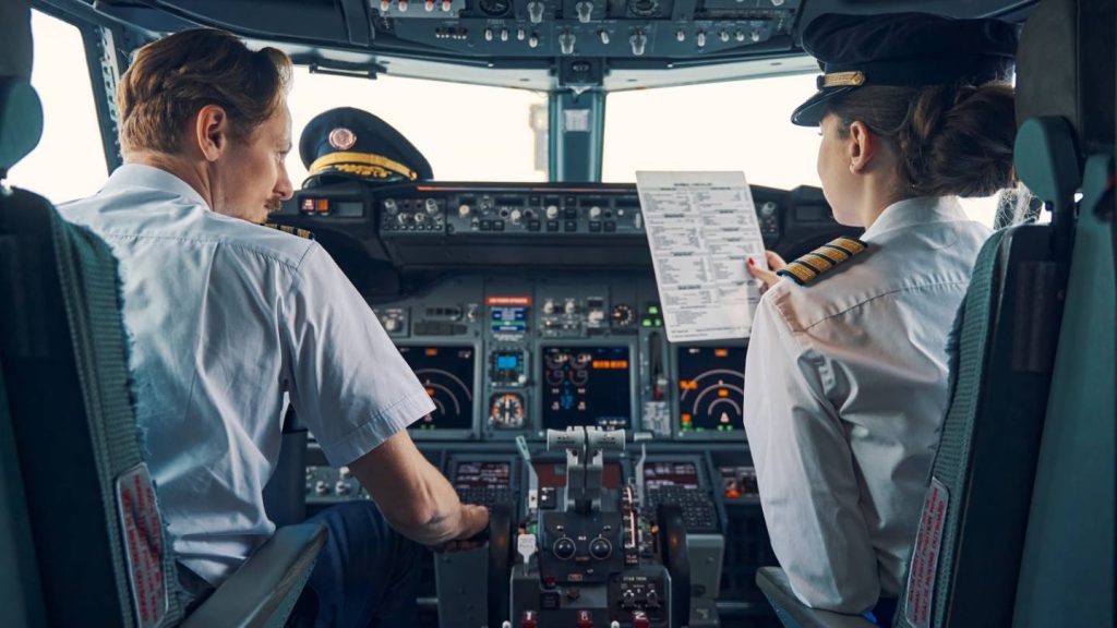 Rémunération, primes… Quel est le salaire d’un pilote de ligne ? -MoneyVox