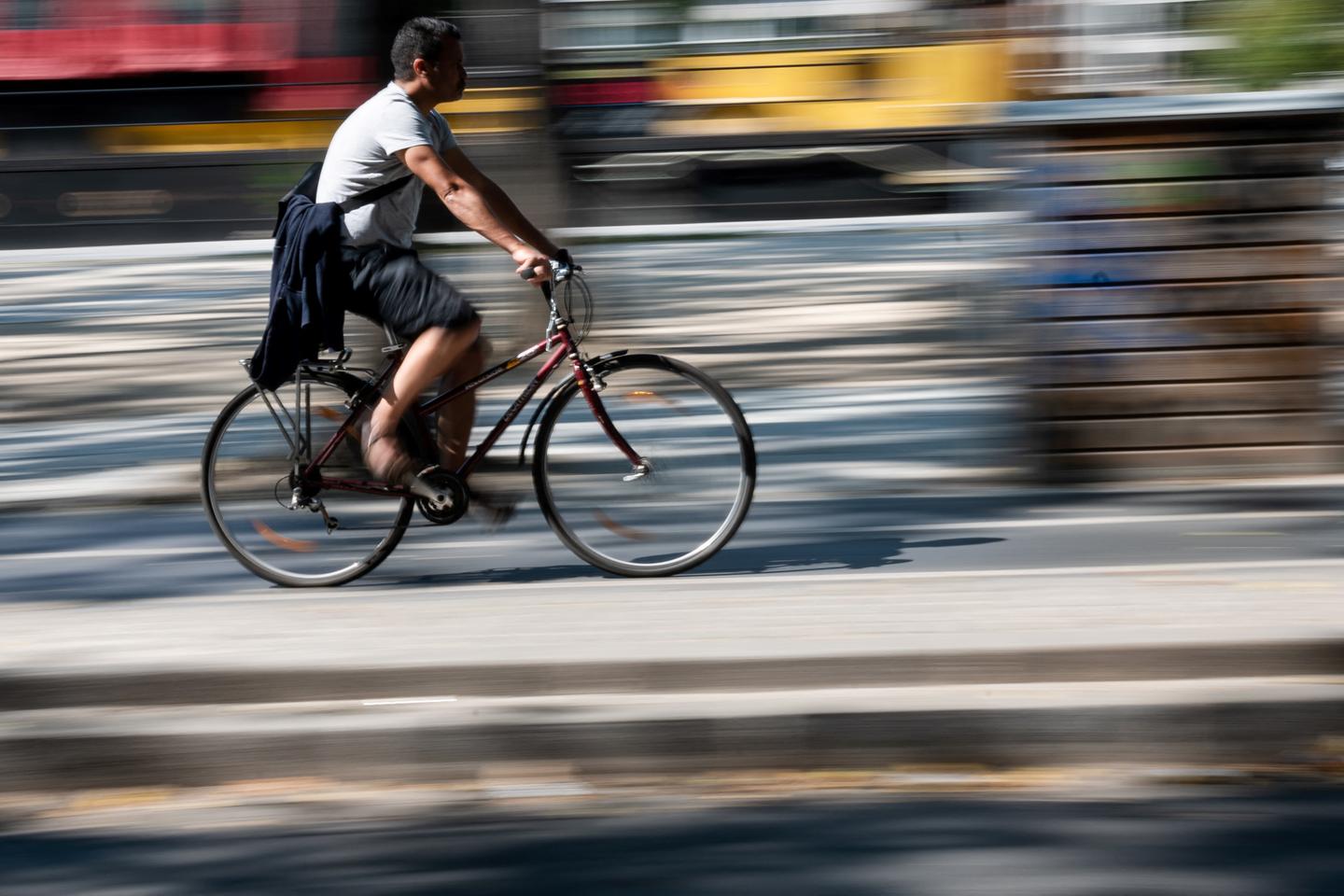 A Paris, un chauffeur de bus licencié pour avoir intimidé un cycliste