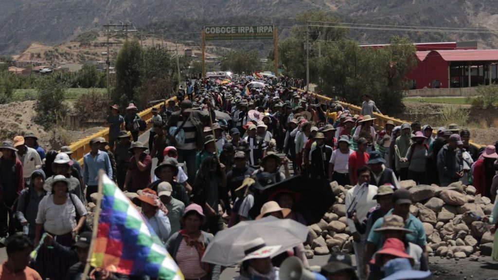 En Bolivie, les partisans de l’ancien président Evo Morales retiennent les soldats