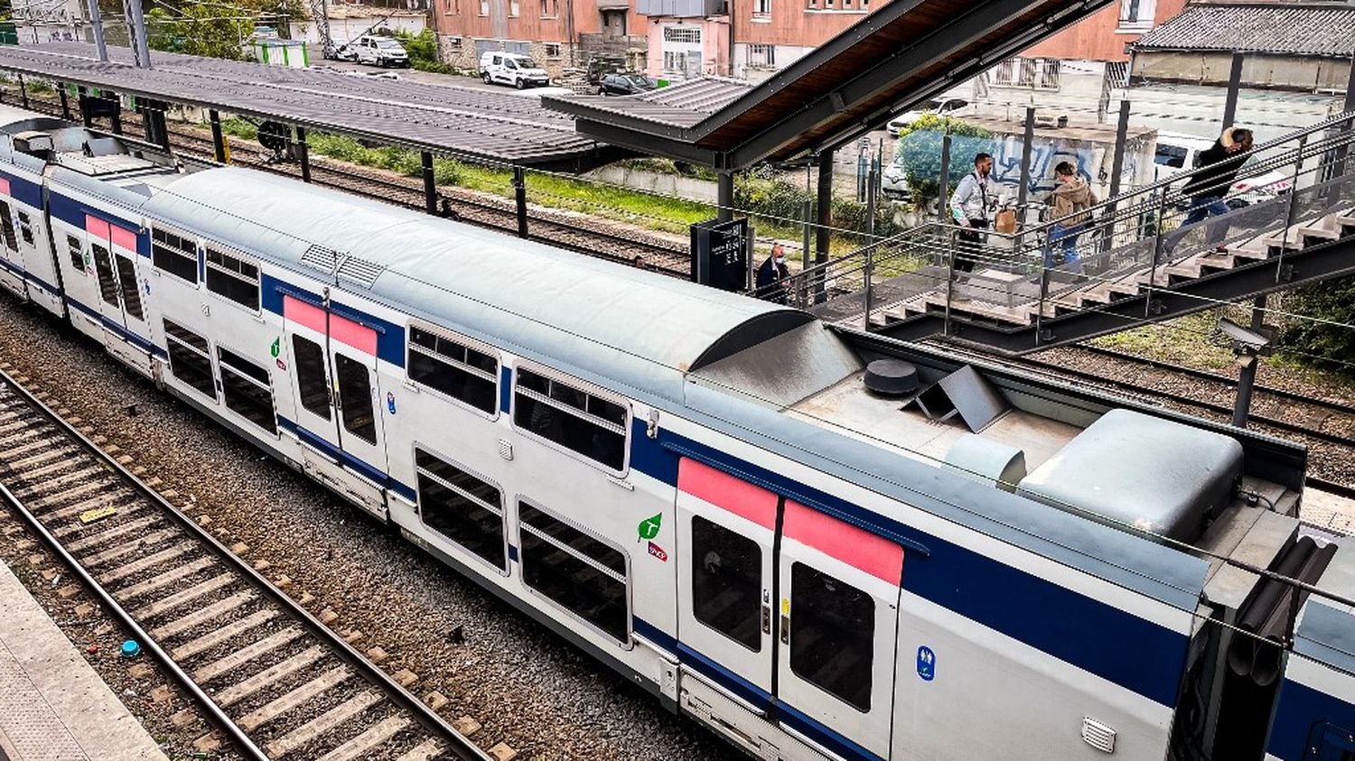 Quatre personnes blessées, dont deux grièvement, à coups de hache, dans le RER E à la gare d’Ozoir-la-Ferrière