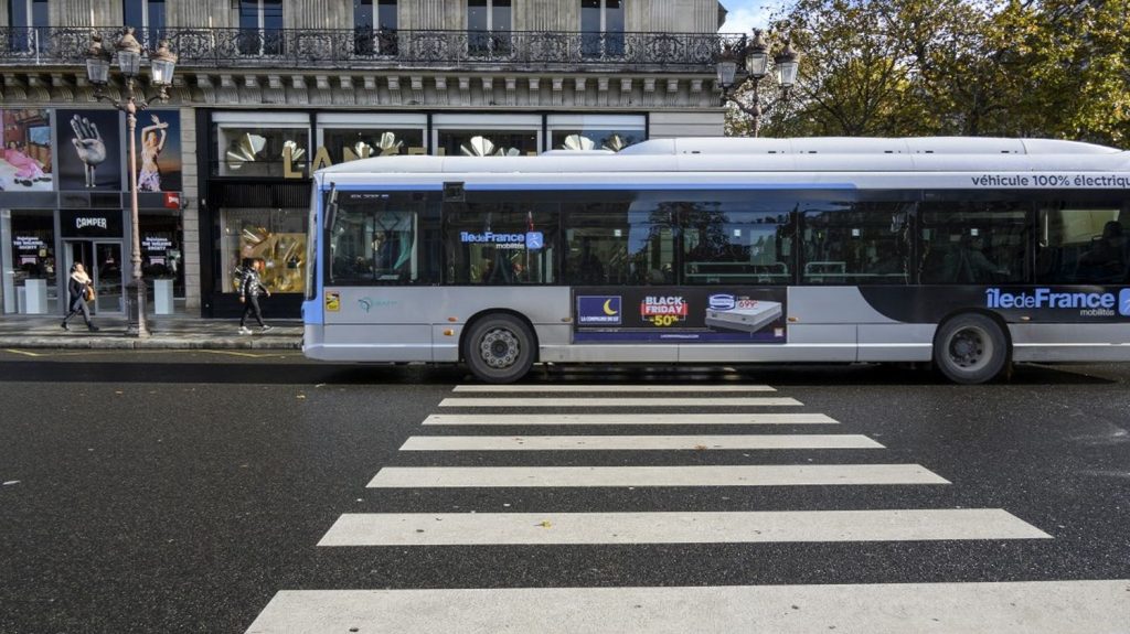 Un chauffeur de bus parisien licencié pour avoir intimidé un cycliste