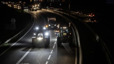 une quinzaine de tracteurs bloquent la N118 en Ile-de-France, des actions attendues sur tout le territoire