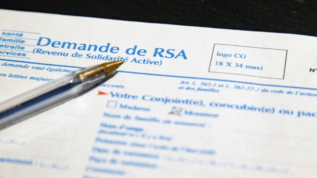 les départements menés par la droite et le centre menacent de suspendre le paiement du RSA