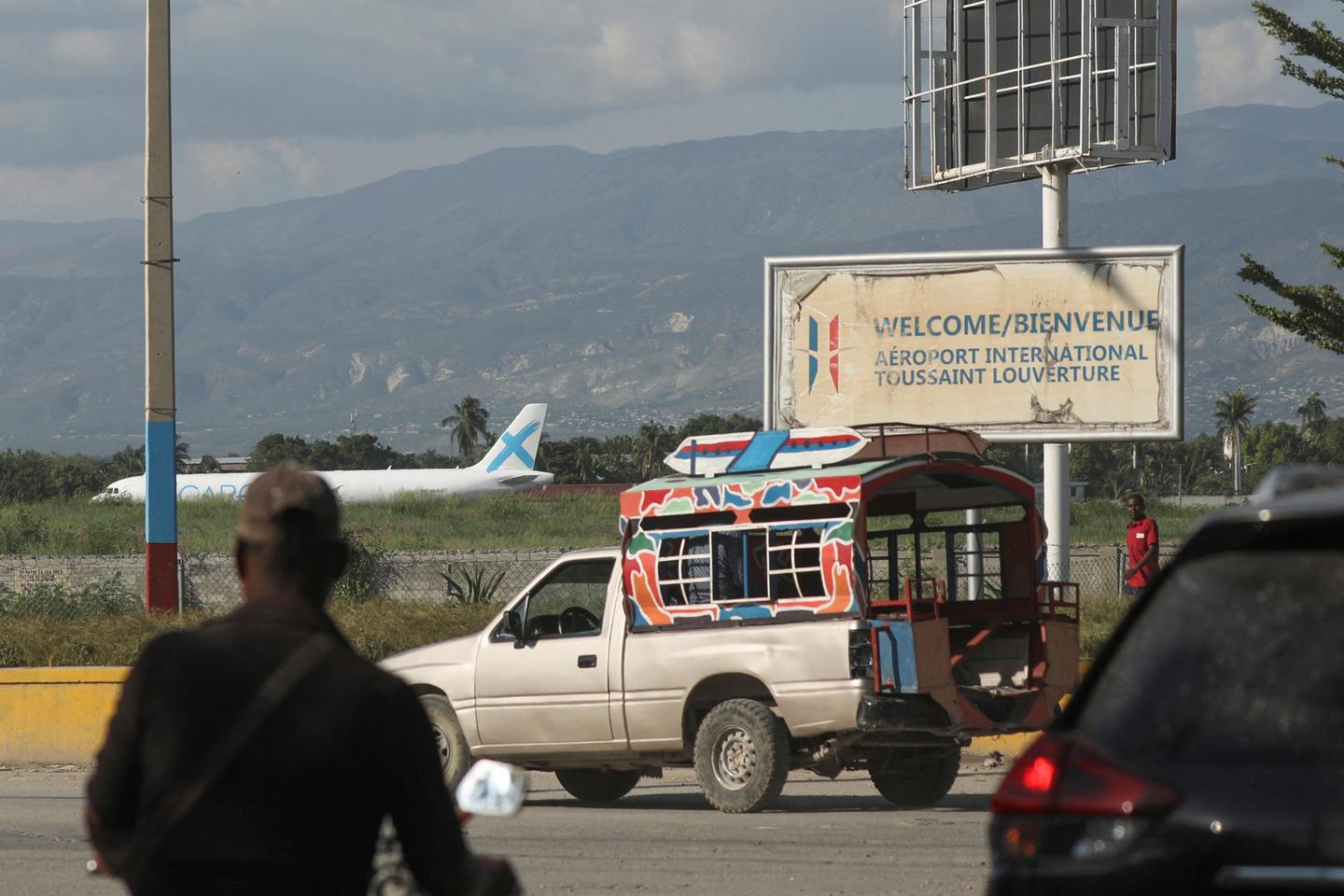 un avion de ligne à destination de Port-au-Prince touché par des tirs