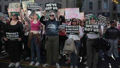 à Washington, des centaines de femmes manifestent pour défendre le droit à l’avortement après l’élection de Donald Trump