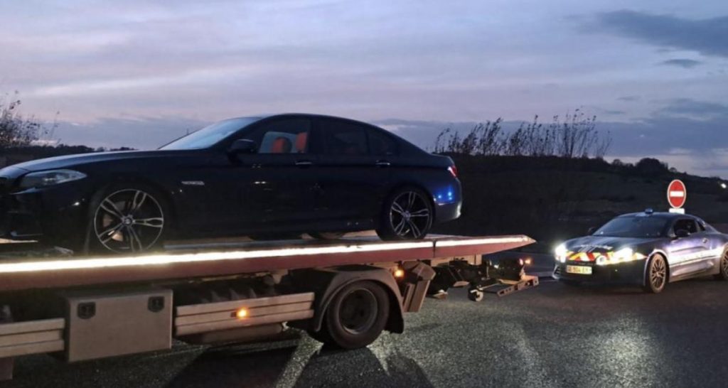 Roulant à plus de 240 km/h, il voulait « tester sa nouvelle BMW »… mais la route lui réservait une surprise !