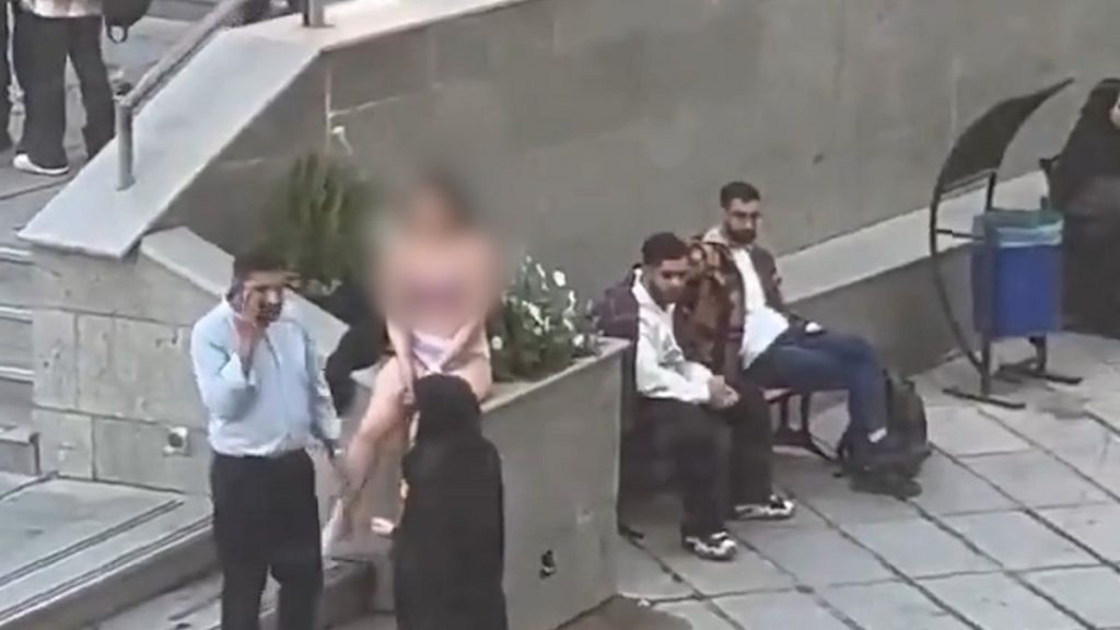 Un étudiant arrêté en Iran après s’être déshabillé en public en signe de protestation