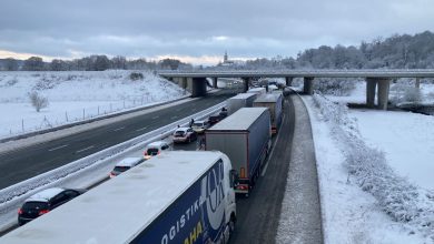 Neige et verglas : jusqu’à 2 500 à 3 000 camions bloqués sur l’A36 dans le Doubs