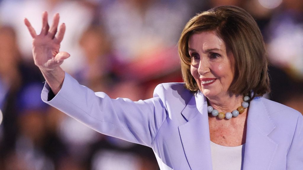 Nancy Pelosi pointe Joe Biden et son retrait tardif