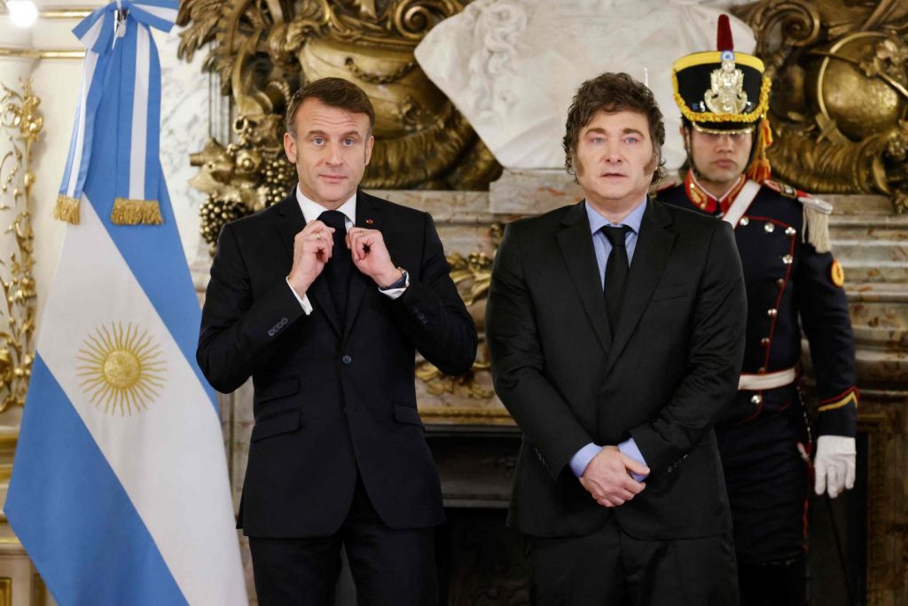 En Argentine, dialogue difficile entre Emmanuel Macron et Javier Milei