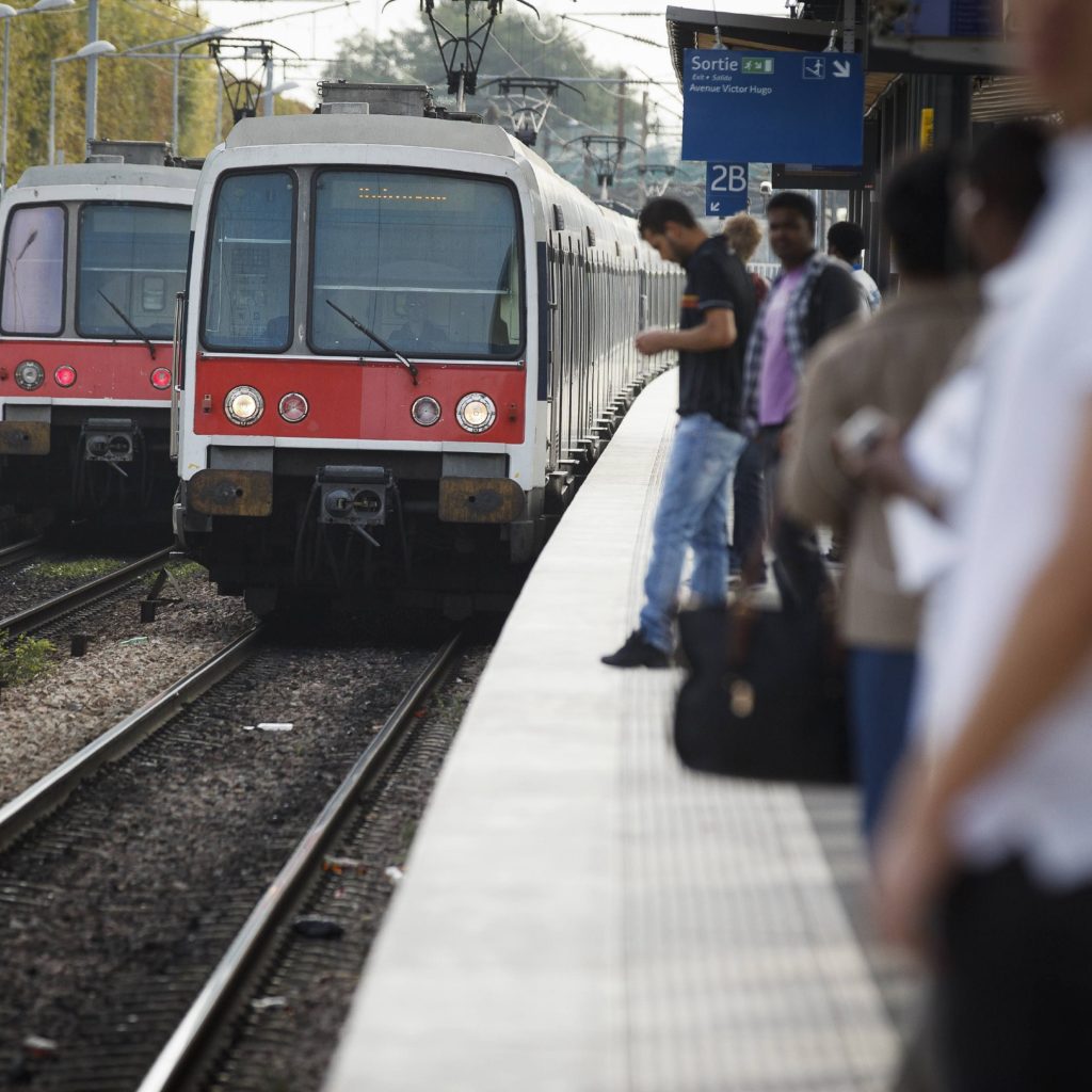 Quatre personnes blessées, dont deux grièvement, à coups de hache lors d’une bagarre dans le RER E