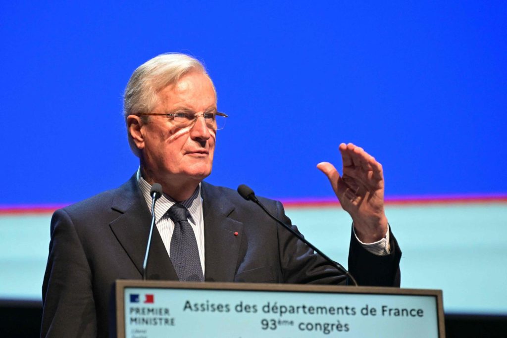 Michel Barnier se dit prêt à « réduire très sensiblement l’effort » demandé aux départements