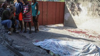 Dans une nouvelle vague de violence des gangs en Haïti, « tout le monde est coincé à Port-au-Prince »