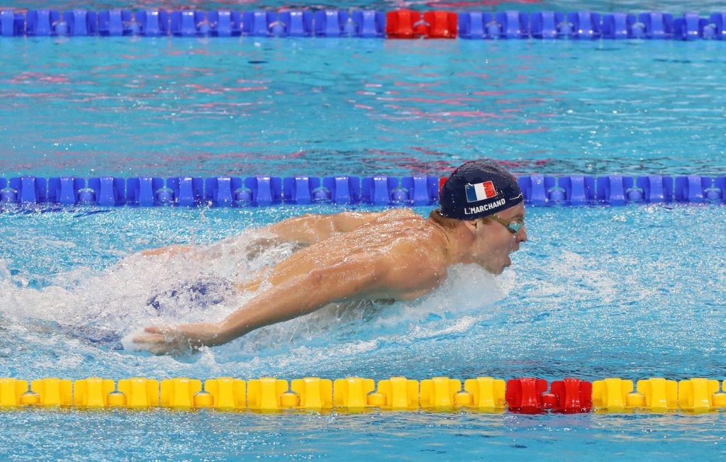 Léon Marchand bat le record du monde du 200 mètres quatre nages