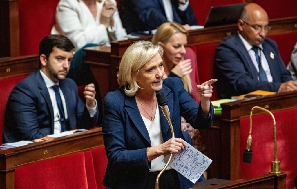 L’ultimatum de Le Pen, les nouvelles menaces de Poutine sur Kyiv et deux cold cases