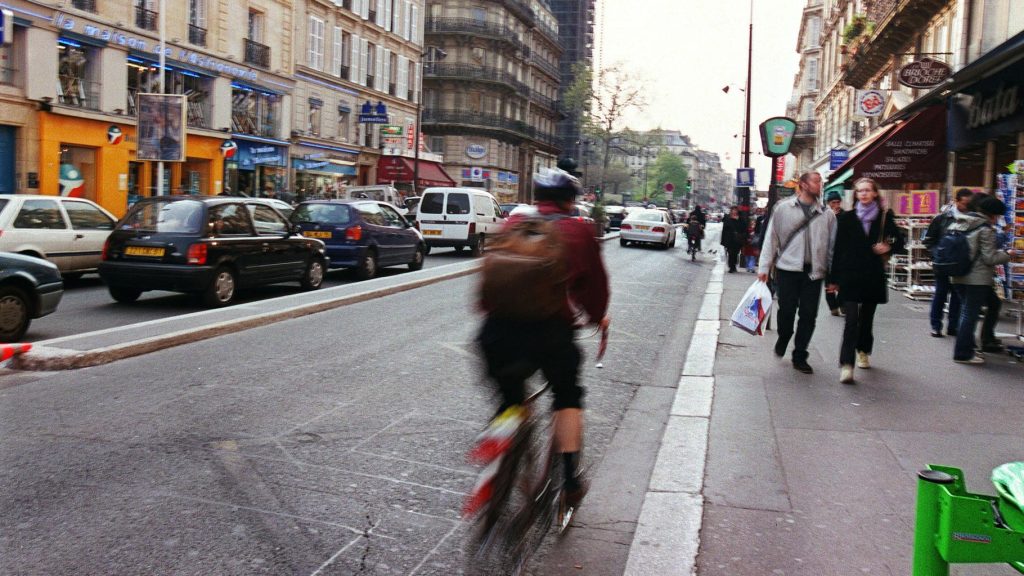 A Paris, un chauffeur de bus licencié pour avoir intimidé un cycliste