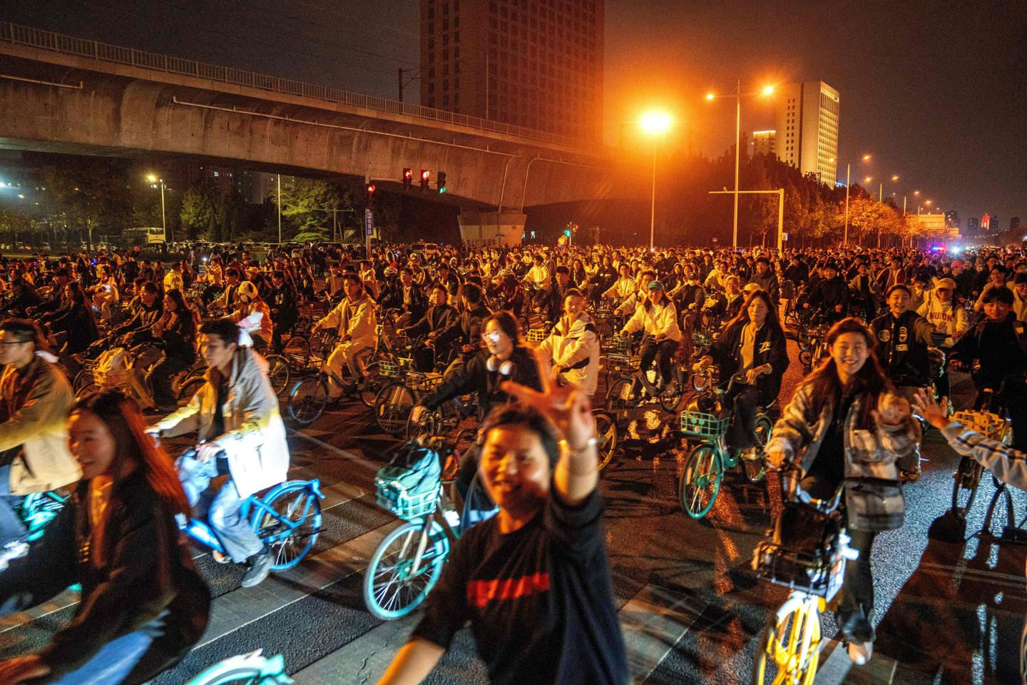 En Chine, les autorités mettent fin aux balades nocturnes à vélo des étudiants du Henan