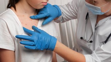 un nouveau variant détecté en Europe, de nouvelles recommandations vaccinales