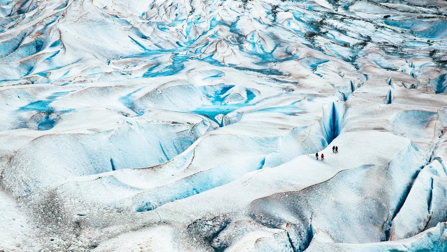 « Il a glissé dans un labyrinthe au fond du glacier » : la terrible mort d’un alpiniste qui venait d’entrer dans l’histoire