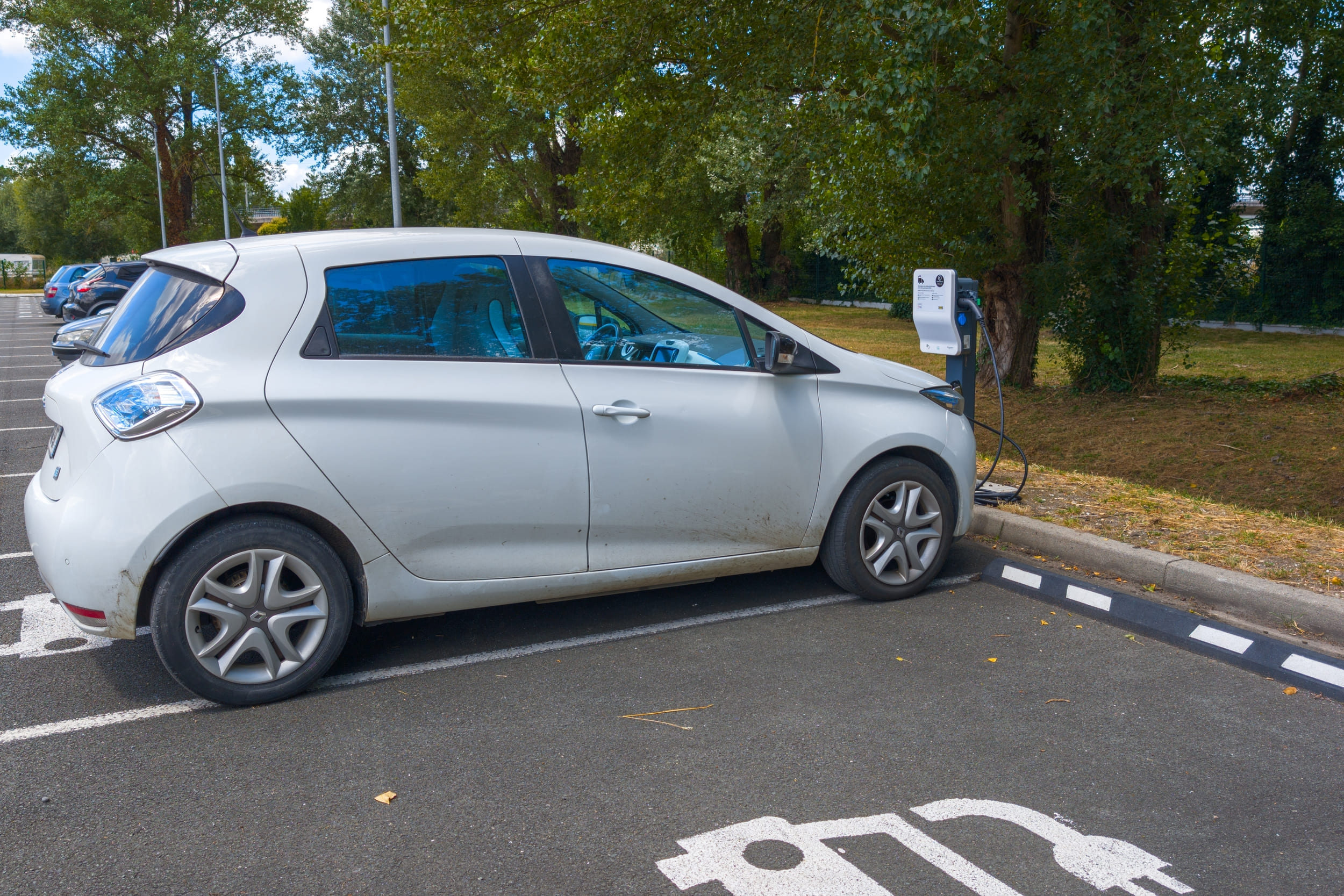 Le prix des voitures électriques d’occasion plonge… et ce n’est pas forcément une bonne nouvelle !