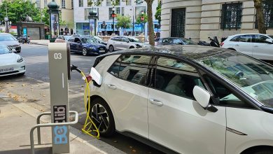 Les ventes de véhicules électriques neufs chutent en France