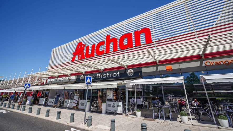 « On n’a jamais vu ça » : 2.400 postes supprimés chez Auchan en France, les syndicats régionaux sous le choc