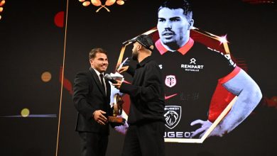 Vidéo. « Tout le monde parle de Dupont, je voulais parler d’Antoine » : quand le chanteur Oli rend hommage à Antoine Dupont sur la scène des Oscars Midi Olympique