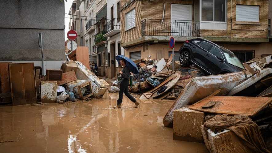 « Tu es resté à la maison en étant paresseux » : sa voiture a été détruite lors des inondations en Espagne mais son patron ne veut rien savoir