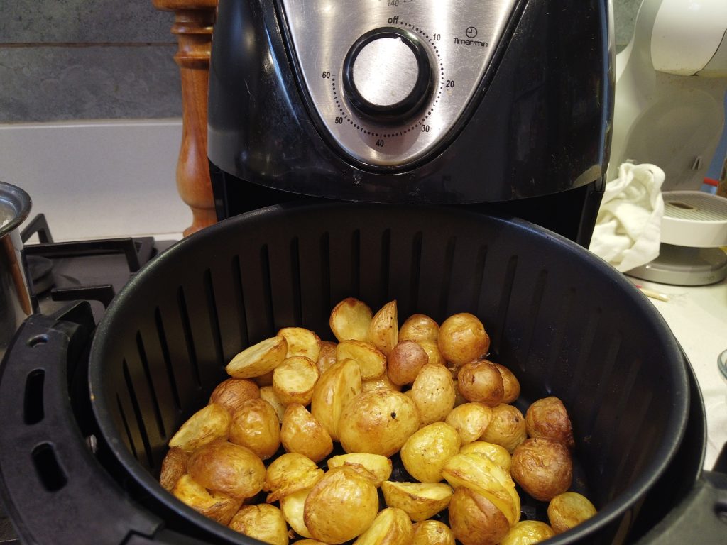 Est-ce qu’on nous a menti ? Cuisiner dans des Airfryers ne serait pas si bon pour notre santé…