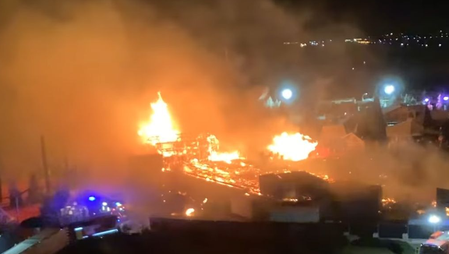 Incendie au village de Noël du Barcarès : « C’est insupportable et horrible », la réaction du maire Alain Ferrand qui se dit « en colère »