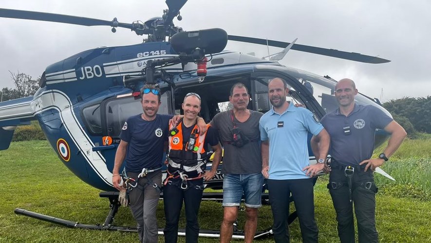 Insolite – Marc Lièvremont secouru par les gendarmes de La Réunion après un vol en parapente mal négocié