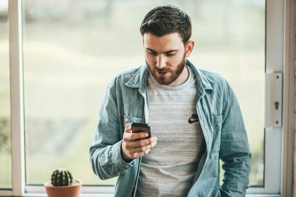 Vous aussi, répondez de moins en moins au téléphone ? C’est (pas tout à fait) normal