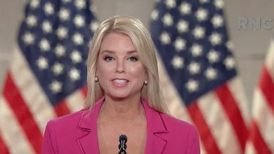 Procureur, conseiller… qui est Pam Bondi, fidèle à Donald Trump choisi comme ministre de la Justice après le retrait de Matt Gaetz ?