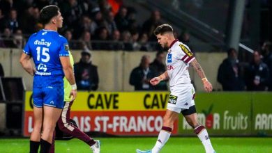 Top 14 – Matthieu Jalibert sort blessé à la jambe en début de match contre Vannes