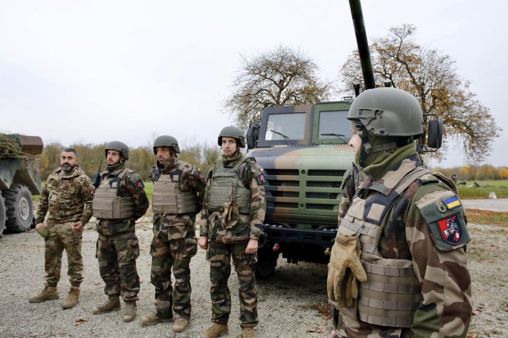 La France et le Royaume-Uni manœuvrent pour envoyer des troupes