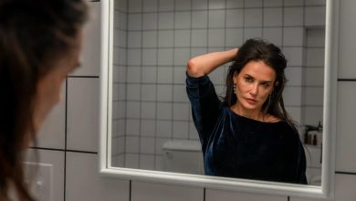 Dans « The Substance », Demi Moore éventre le culte de la jeunesse à grands éclats d’hémoglobine