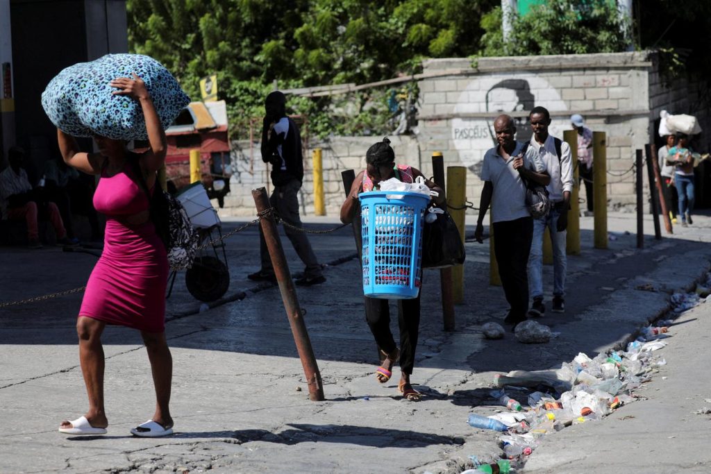 En Haïti, les violences des gangs ont entraîné le déplacement de plus de 40 000 personnes en dix jours à Port-au-Prince, selon l’ONU