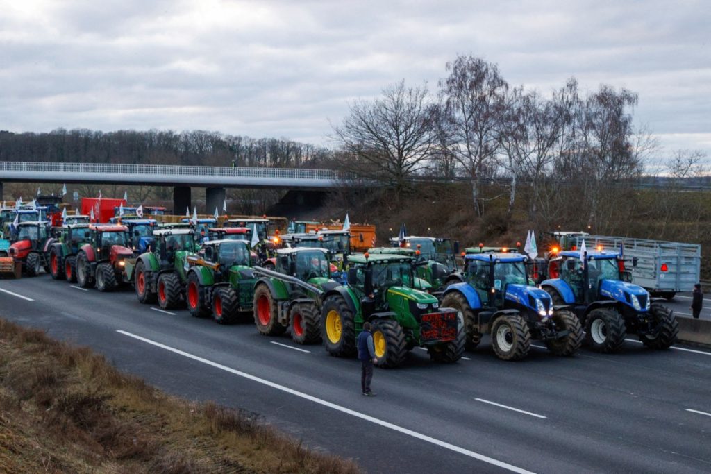 les agriculteurs annoncent de nouveaux blocages ce vendredi