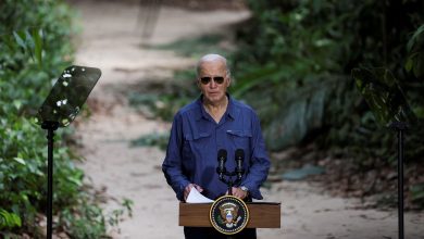 Lunettes d’aviateur et rangers, Joe Biden se fait passer pour Indiana Jones dans la jungle amazonienne