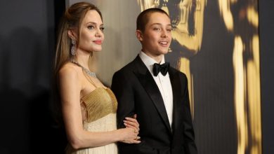 Angelina Jolie pose aux côtés de son fils Knox, marquant sa première apparition publique avec lui en trois ans