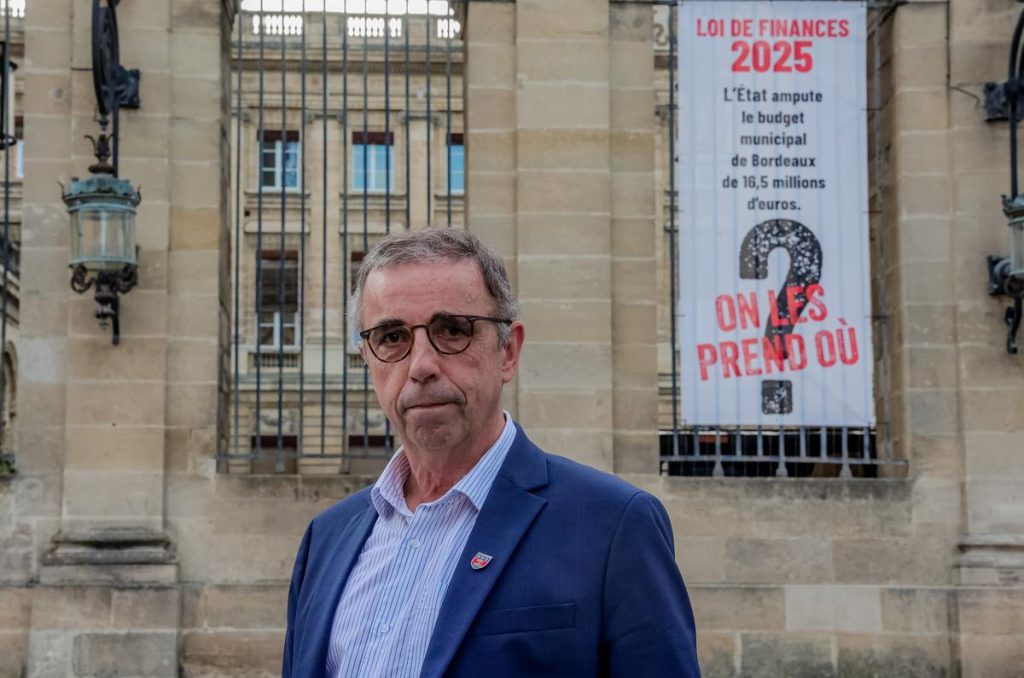 le préfet rappelle le maire à l’ordre et le menace de poursuites, Pierre Hurmic persiste