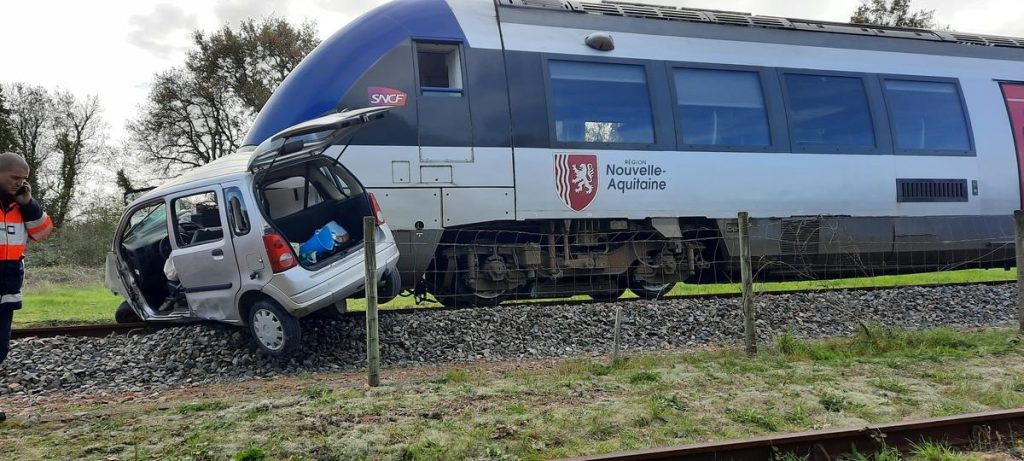 une voiture percutée par un TER à Saujon, l’automobiliste est décédé