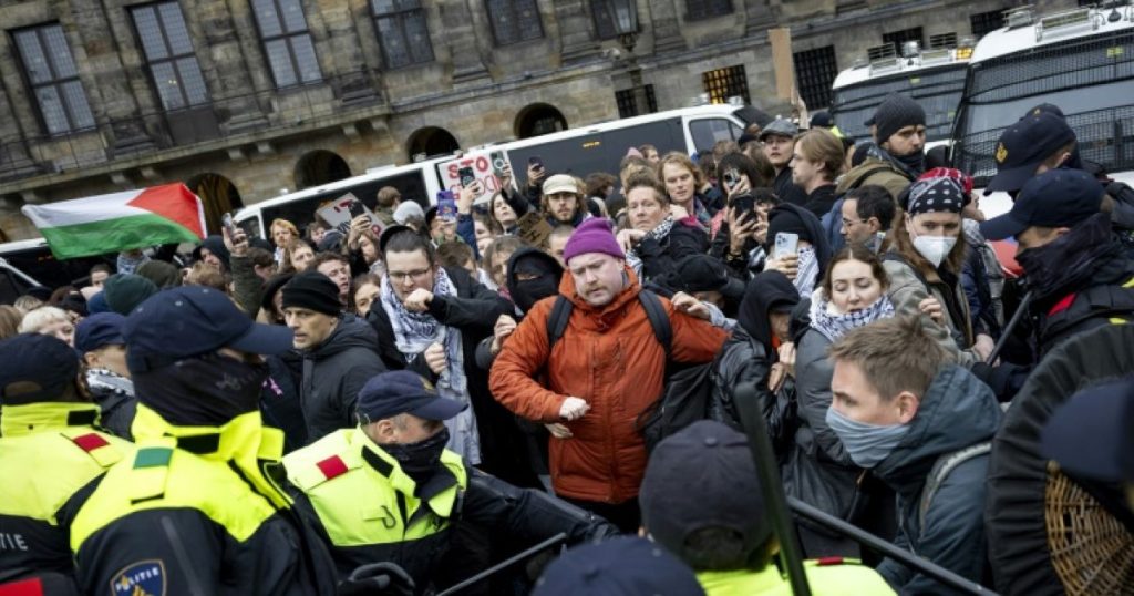 Amsterdam : des dizaines d’arrestations lors d’une manifestation pro-palestinienne interdite : Actualités